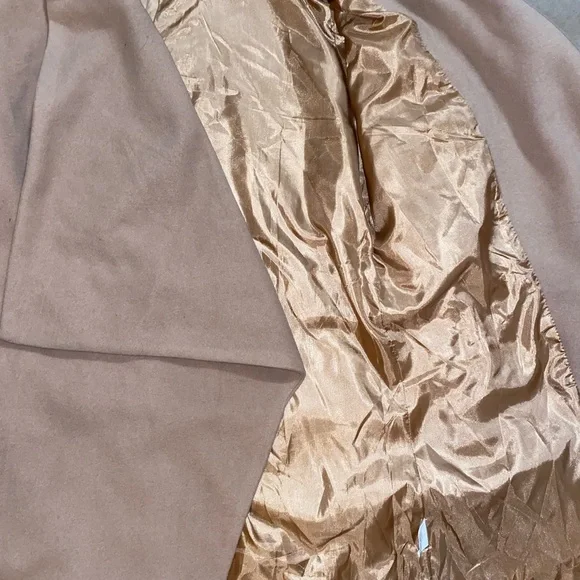 Lioness Trench Coat - Picture 3 of 3